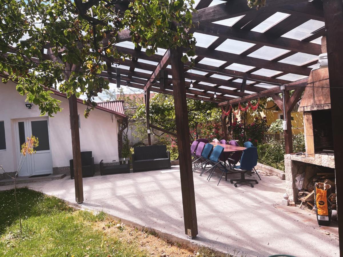 Yard Studio Rasnov Apartment Ngoại thất bức ảnh