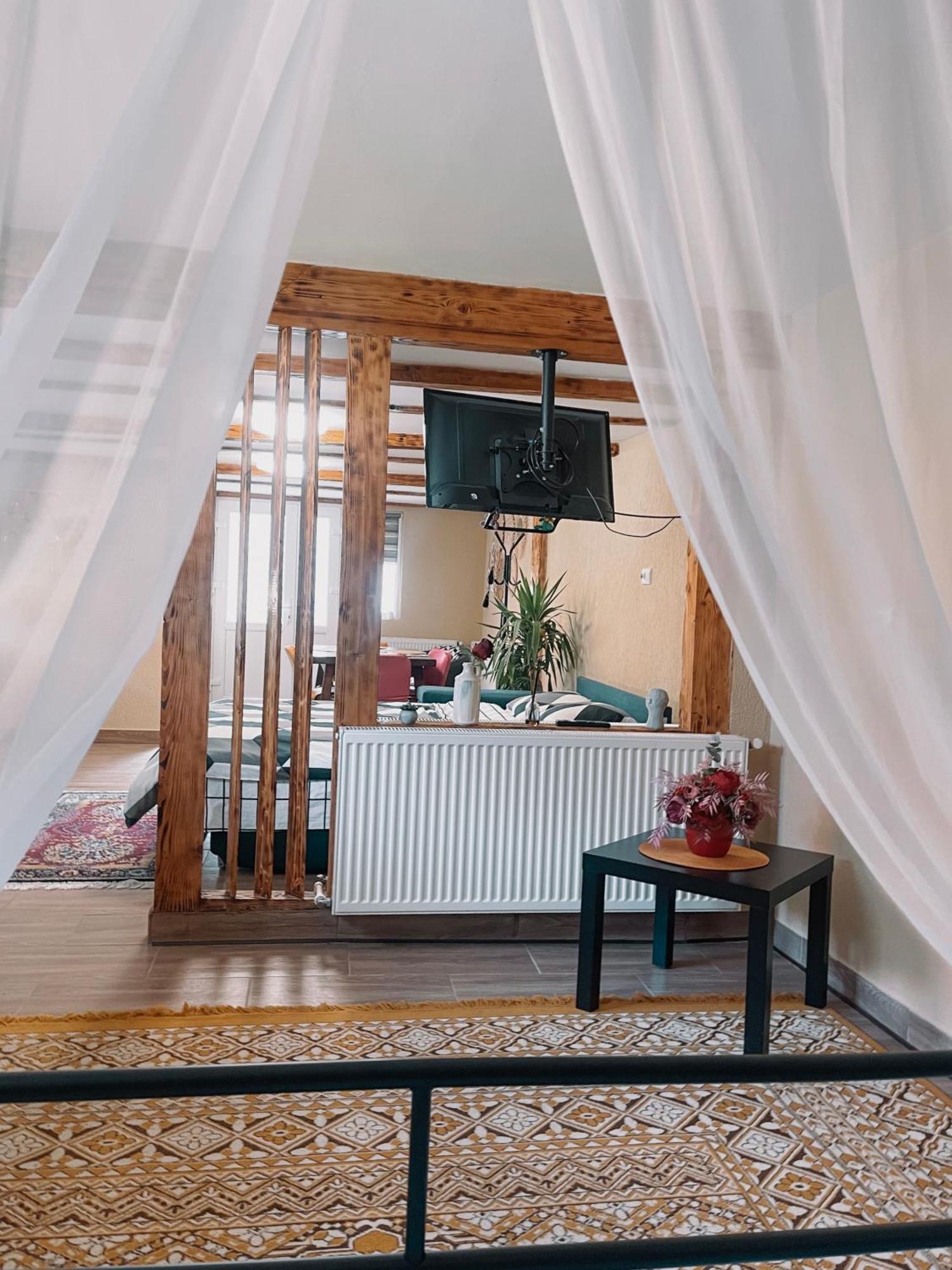 Yard Studio Rasnov Apartment Ngoại thất bức ảnh